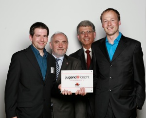von links: Herr Pelz, Herr Dobbert (CTS Geschäftsführer), Herr Kock (stellvertretender Geschäftsführer der Stiftung Jugend forscht e. V.), Herr Dietz  Jufo Schulpreis 2010