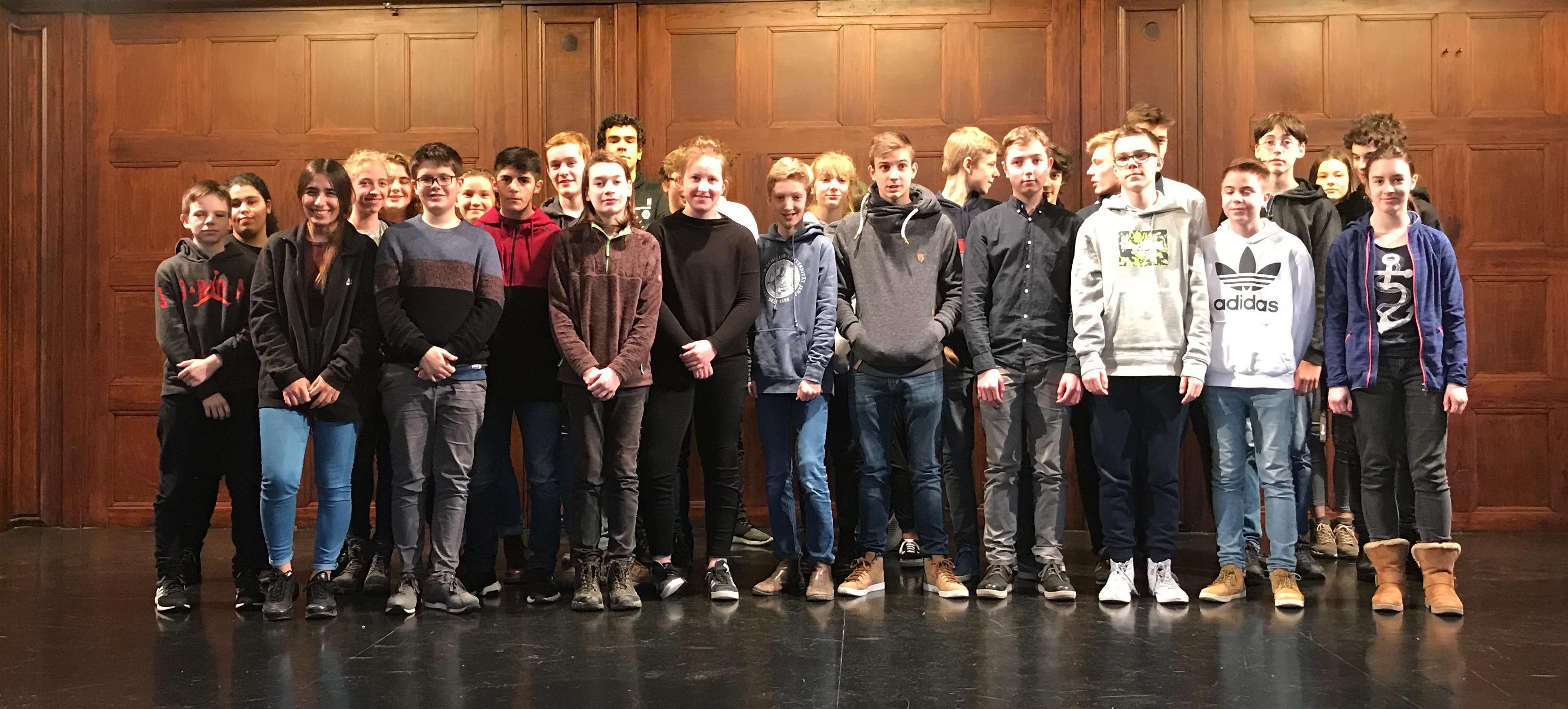 Debattant*innen und Juror*innen aus allen Klassen 9 (Foto: Frau Losensky) jugend debattiert 2019